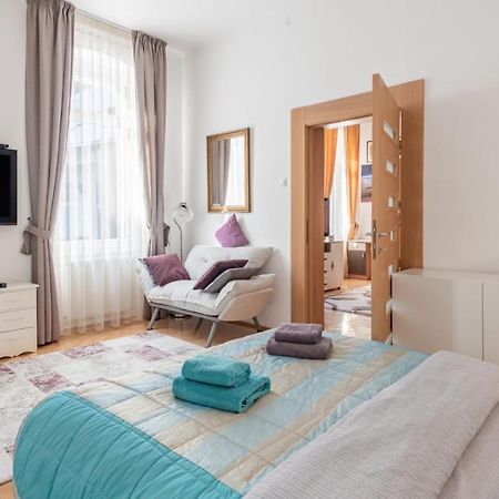 דירות Brasov Centrul Vechi - 67Sqm - 2Min To Counsel Square מראה חיצוני תמונה